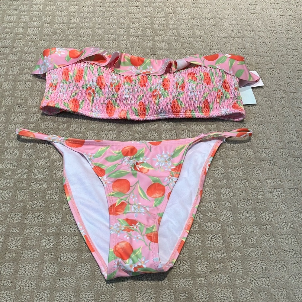 Turn heads in this super cute orange blossom bikini w/ruffled top&string bikini